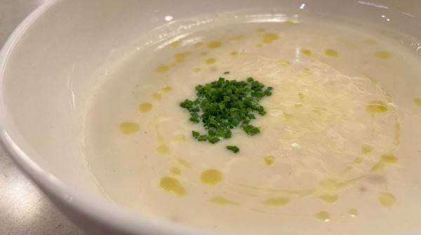 Суп из топинамбура с трюфельным маслом от Алексея Козырицкого