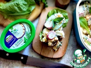 Нежный салат с творожным сыром