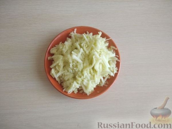 Салат из капусты с яблоком, имбирём и зеленью