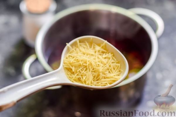 Сладкий суп с черешней, сметаной и макаронами