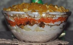 Слоеный салат с колбасой «Тигренок»