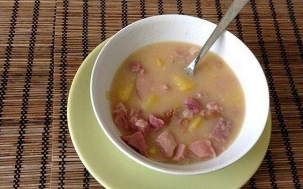 Суп из замороженного горошка с копченостями